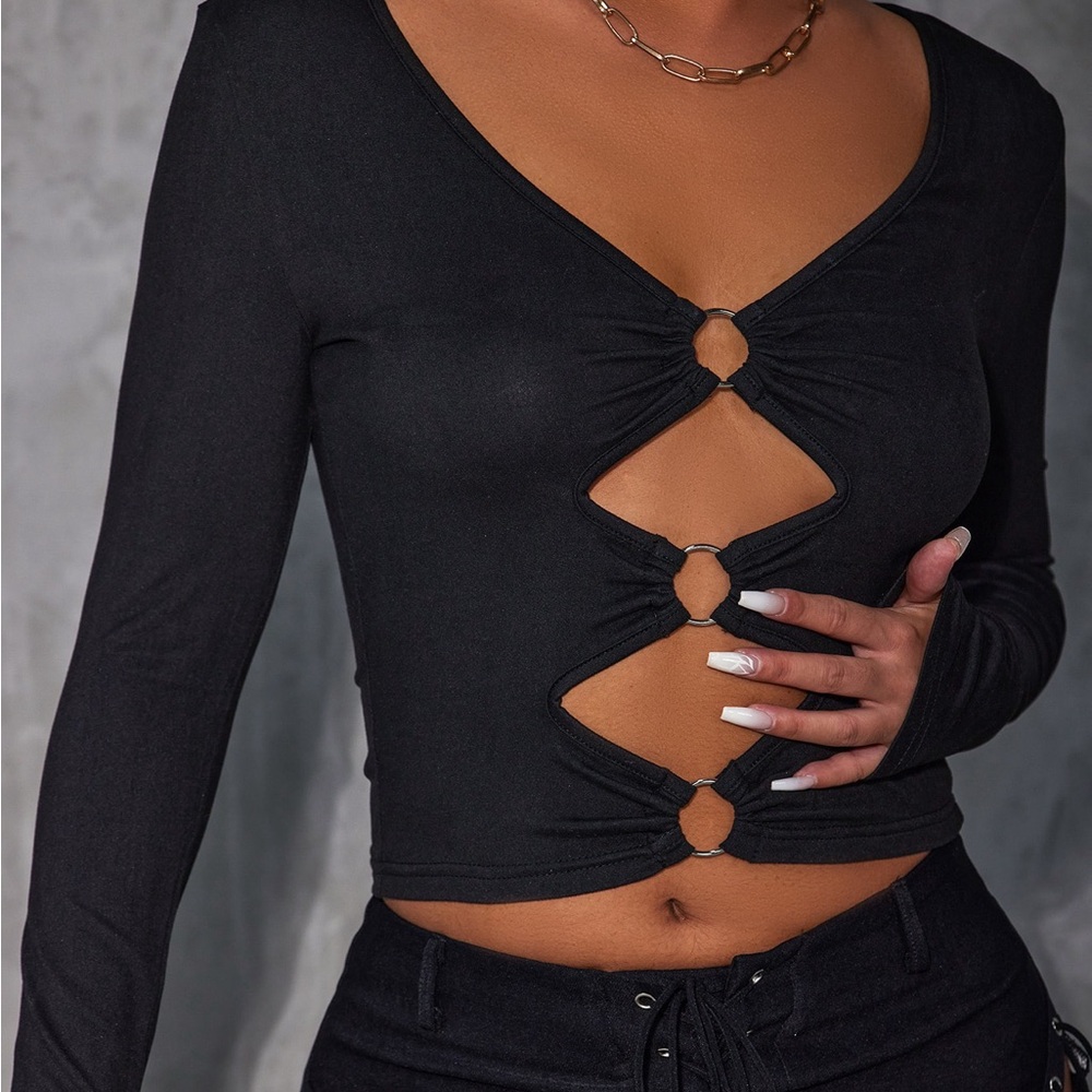 Black Cutout O-Ring Ruched Crop Top